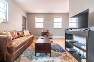 605 Dennison Ave in Columbus, OH - Building Photo