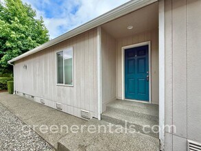 2406 Boulevard Heights Loop SE in Olympia, WA - Building Photo - Building Photo