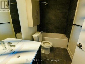 180 Fairview Mall Dr in Toronto, ON - Building Photo - Building Photo