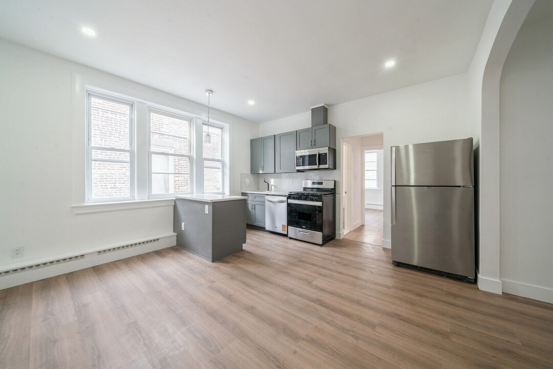 5 Lienau Pl in Jersey City, NJ - Building Photo