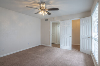 Lakewood Apartments in Tomball, TX - Building Photo - Interior Photo