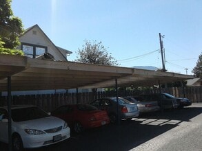 507 NE D St in Grants Pass, OR - Building Photo - Building Photo