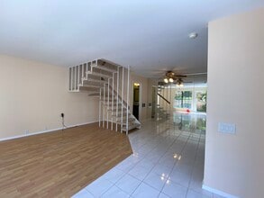 9546 Easter Way in San Diego, CA - Building Photo - Building Photo