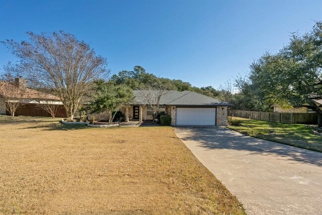 810 Meadow Oaks Dr in Dripping Springs, TX - Building Photo - Building Photo