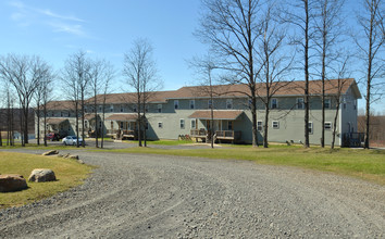 Colonial Country Estates in Cobleskill, NY - Foto de edificio - Building Photo