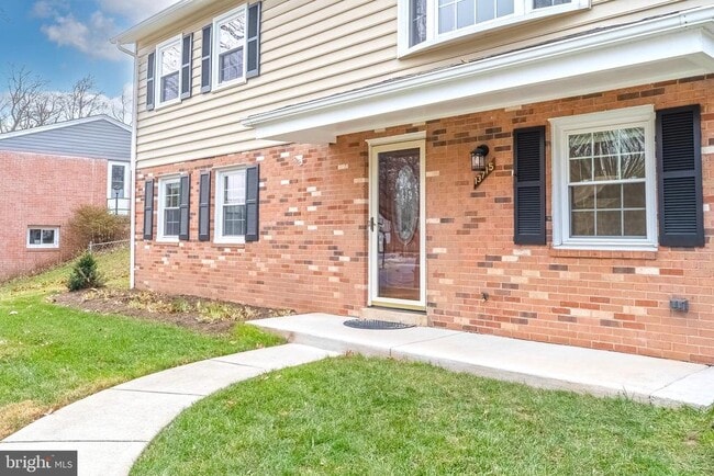 13715 Smallwood Ct in Chantilly, VA - Building Photo - Building Photo