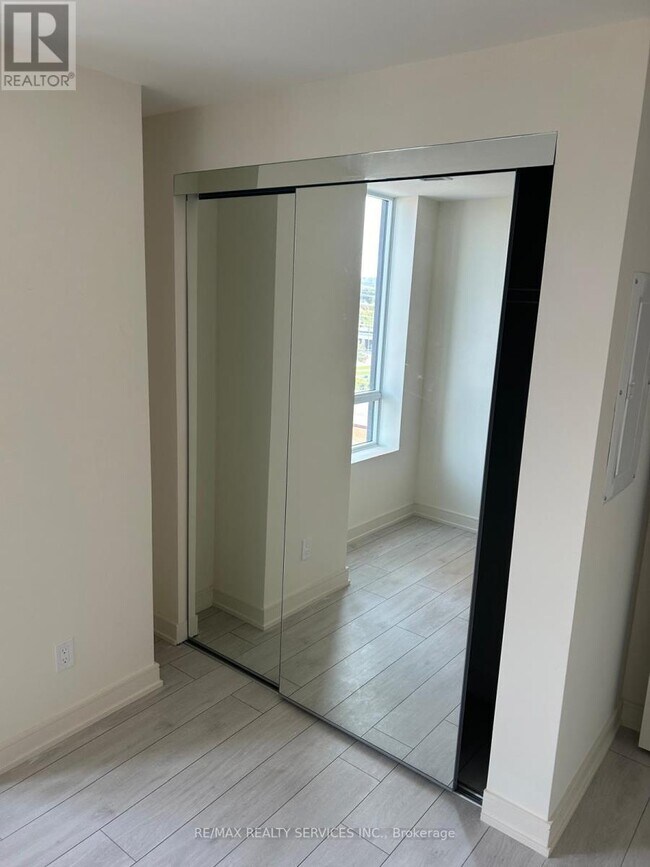 8010 Derry Rd in Milton, ON - Building Photo - Building Photo