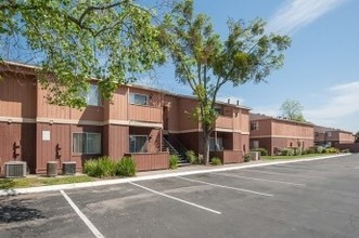 Mesa Verde Apartments in North Highlands, CA - Building Photo - Building Photo