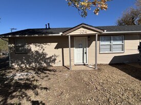 104 Gatewood Dr in Chickasha, OK - Building Photo