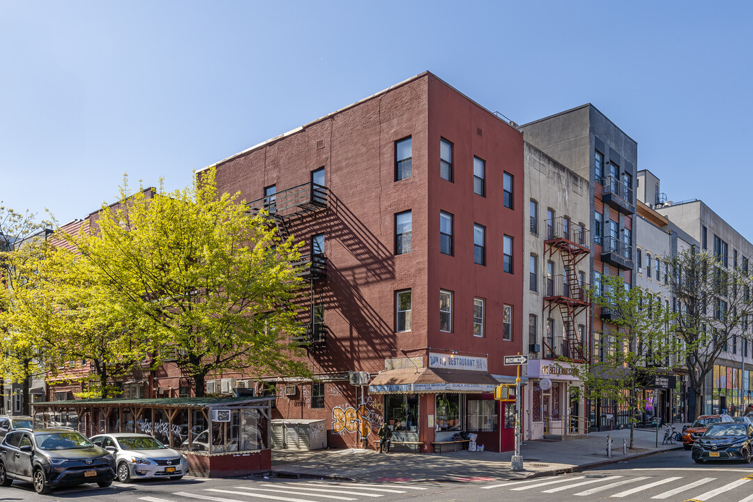 159 Graham Ave in Brooklyn, NY - Building Photo