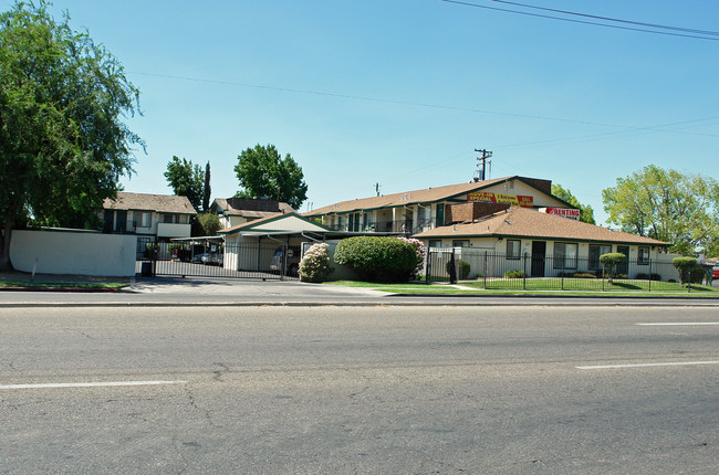 Summertree Apartments in Fresno, CA - Building Photo - Building Photo