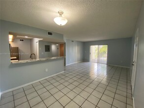 8560 SW 212th St in Cutler Bay, FL - Building Photo - Building Photo