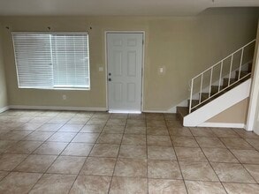 1070 Fifth Ave in Chula Vista, CA - Foto de edificio - Building Photo