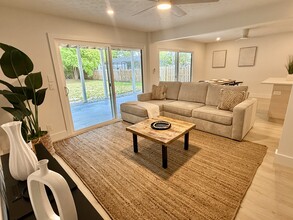 3637 Poplar Way, Unit Groundfloor Unit in Naples, FL - Building Photo - Building Photo