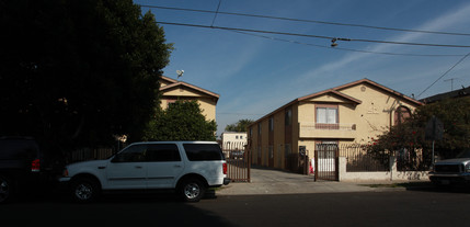 121-125 E 29th St in Los Angeles, CA - Building Photo - Building Photo