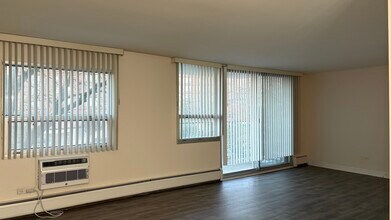 9001 Golf Rd in Des Plaines, IL - Building Photo - Building Photo