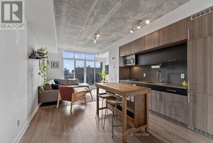 205 Manning Ave in Toronto, ON - Building Photo