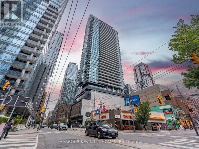 property at 290-3290 Adelaide St W