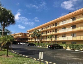 9273 SW 8th St in Boca Raton, FL - Building Photo