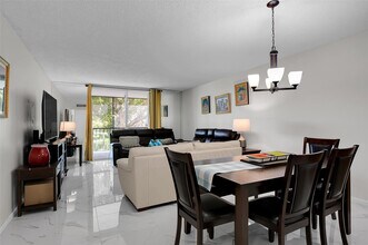 260 NW 76th Ave in Margate, FL - Building Photo - Building Photo