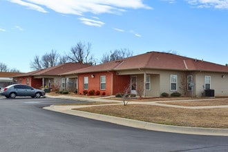 East Oaks Village Apartments in Oklahoma City, OK - Building Photo - Building Photo