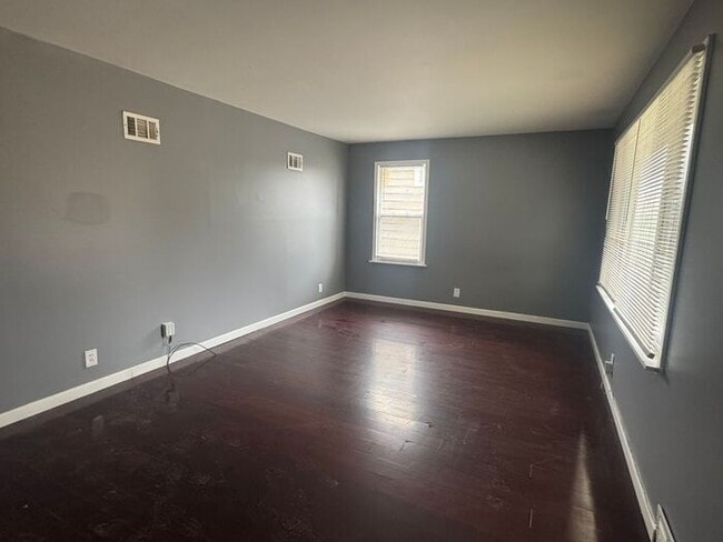 145 N Harvey Ave in Ferguson, MO - Building Photo - Building Photo