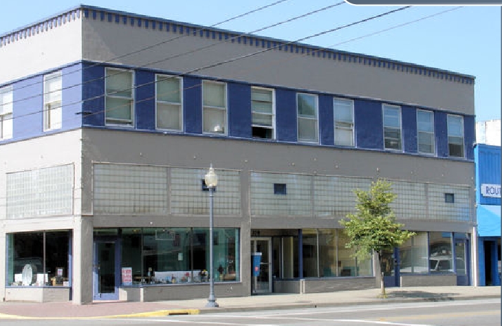 249 N 4th St in Reedsport, OR - Building Photo