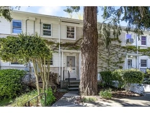 6821 NE Broadway in Portland, OR - Building Photo - Building Photo