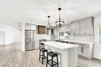 1600 Eaton Dr in Las Vegas, NV - Building Photo - Building Photo