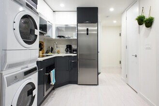 244 E 75th St in New York, NY - Building Photo - Building Photo