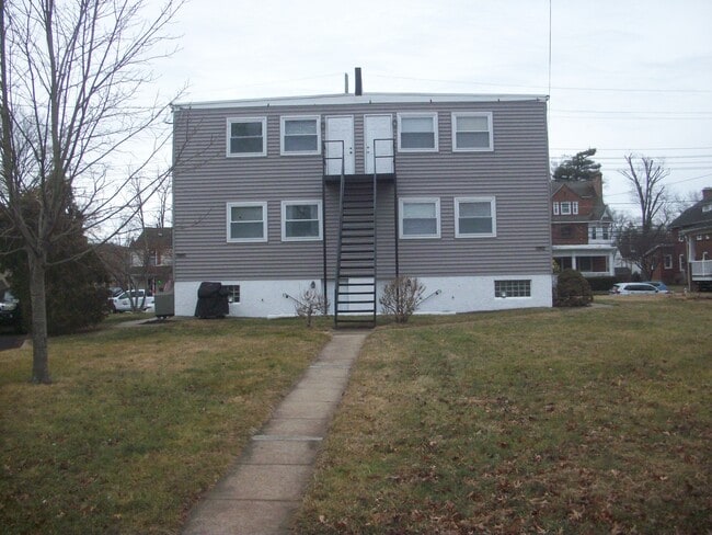 22 E 6th St, Unit D in Lansdale, PA - Building Photo - Building Photo