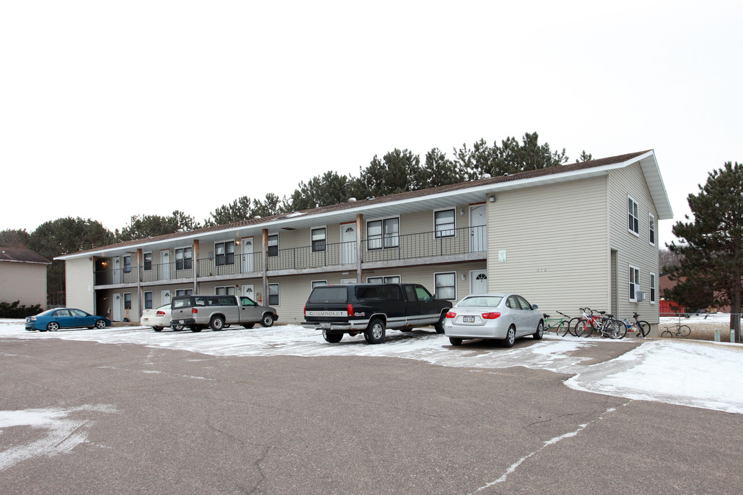 316 Micheels Ln in Menomonie, WI - Building Photo