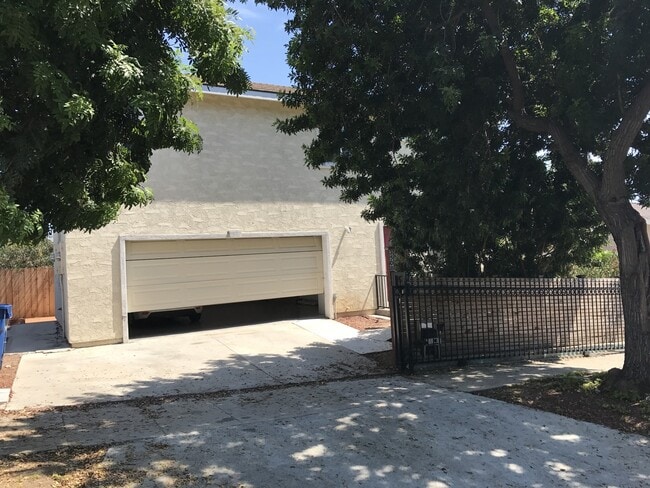 3508 Marguerite St in Los Angeles, CA - Building Photo - Building Photo