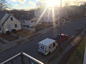 75 Naples Ave in Providence, RI - Foto de edificio - Building Photo