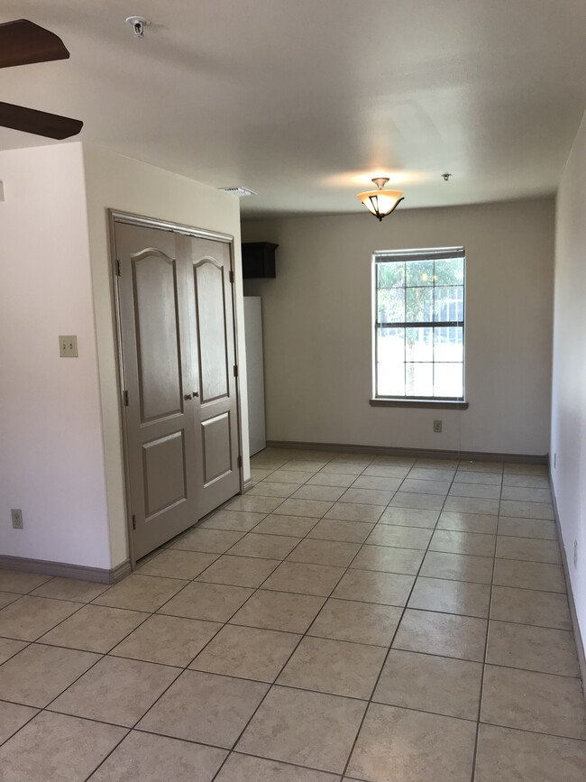 3102 Lane St, Unit #1 in Laredo, TX - Building Photo - Building Photo