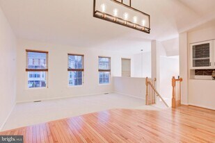 5168 Ballycastle Cir in Alexandria, VA - Building Photo