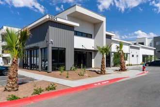 Desert Commons East in El Paso, TX - Foto de edificio - Building Photo