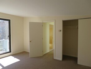 61 6th St, Unit 2 in Cambridge, MA - Foto de edificio - Building Photo