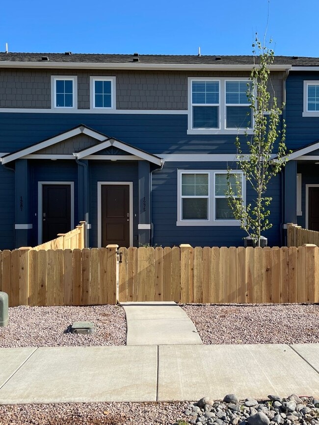 1275 NW Upas Ave in Redmond, OR - Building Photo - Building Photo