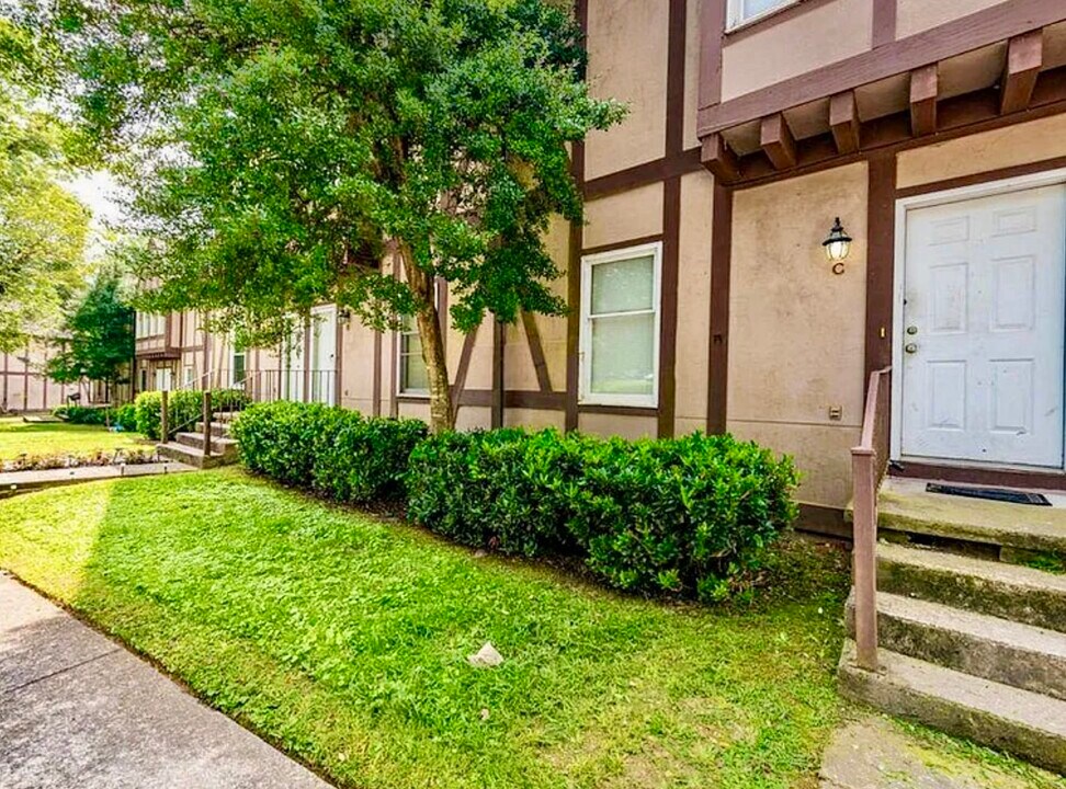 107 Arcadia Ln in Oak Ridge, TN - Building Photo