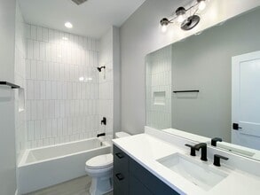 1060 W Cornelia Ave in Chicago, IL - Foto de edificio - Building Photo