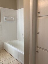 1306 1/2 S Linden St in Normal, IL - Building Photo - Building Photo