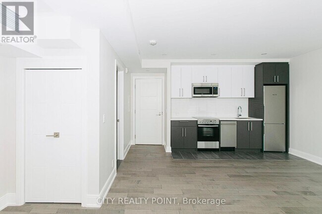 11 Walmer Rd in Toronto, ON - Building Photo - Building Photo