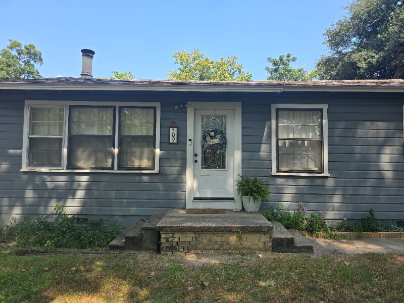 509 N Henry St in Lindale, TX - Building Photo
