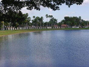 6558 NW 172nd Ln in Hialeah, FL - Building Photo - Building Photo
