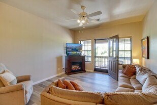 2373 Quarter Horse Trl in Overgaard, AZ - Building Photo