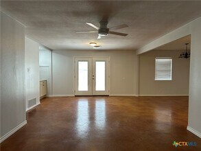 1313 Fieldcrest in New Braunfels, TX - Building Photo - Building Photo