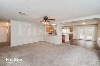 910 Saxonhill Dr in San Antonio, TX - Foto de edificio - Building Photo