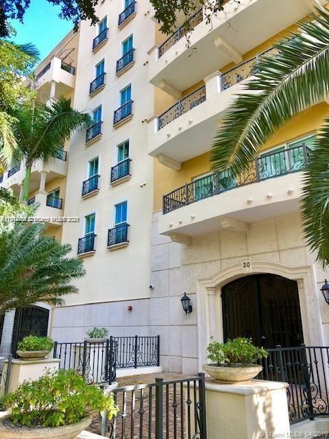 20 Calabria Ave, Unit 502 in Coral Gables, FL - Building Photo