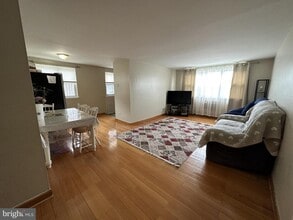 9211 Ashton Rd in Philadelphia, PA - Building Photo - Building Photo